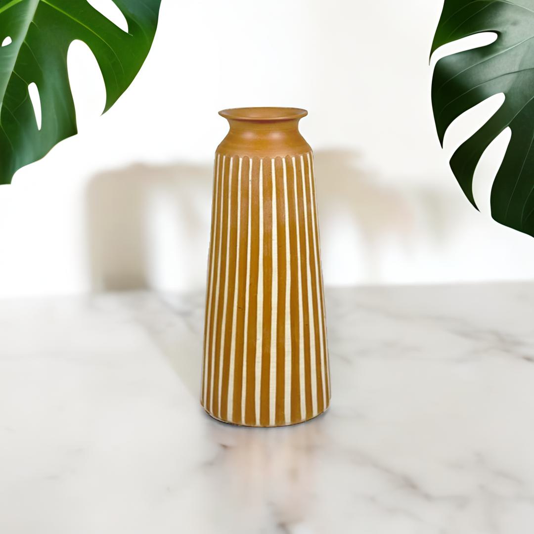 Linear Charm Terracotta Vase