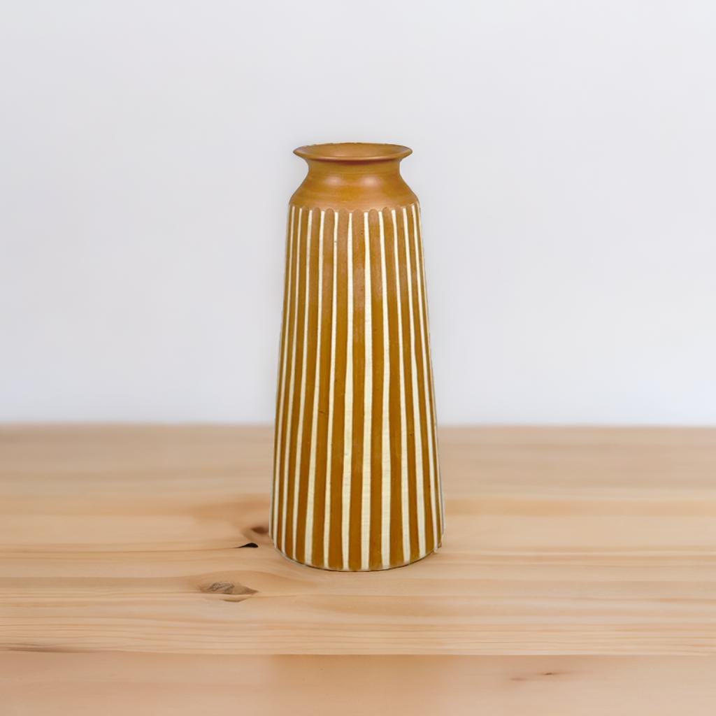 Linear Charm Terracotta Vase
